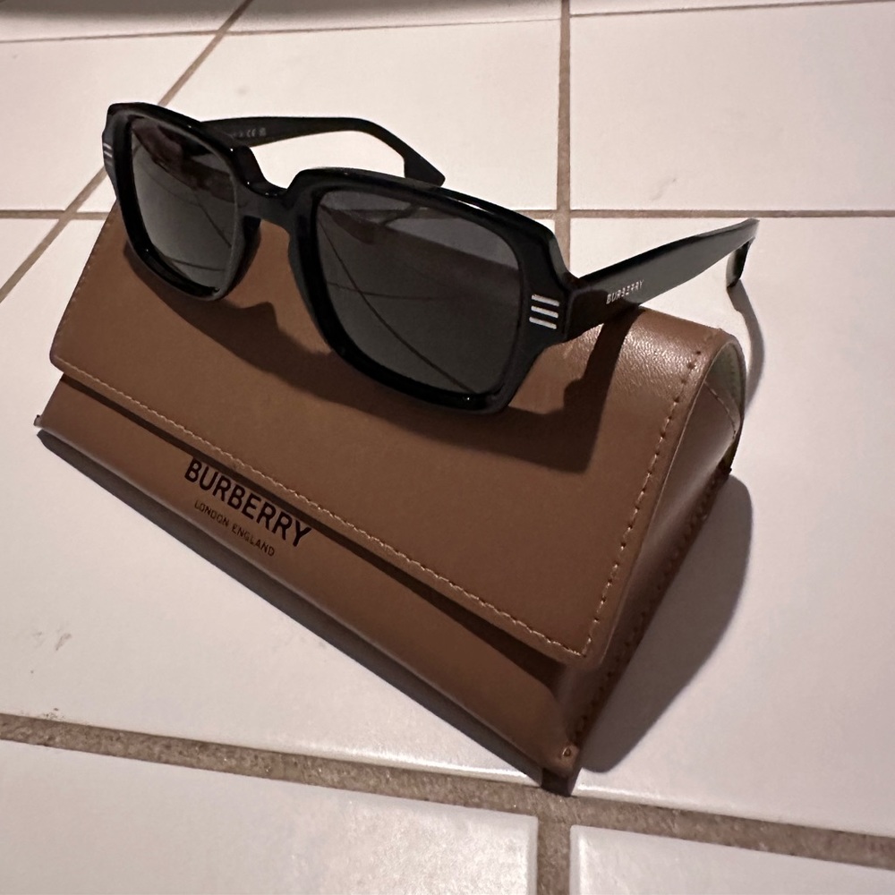 NWT Burberry Eldon Black Sunglasses